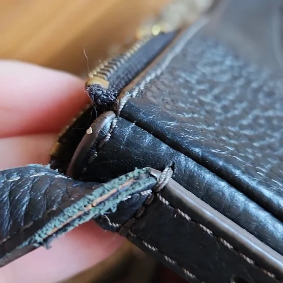 Fossil black and brown pebbled leather crossed bag - Picture 13 of 14